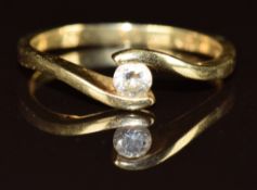A 9ct gold ring set with a cubic zirconia, 2.4g, size P