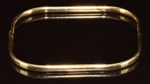 A 9ct gold rectangular bangle, 5.2g, 4.8 x 5.8cm
