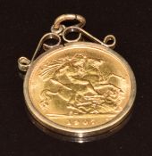 A 9ct gold pendant set with a 1907 gold half sovereign, 4.8g
