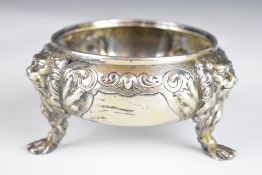 Victorian hallmarked silver salt with lion mask and three paw feet, London 1864, maker George Fox,