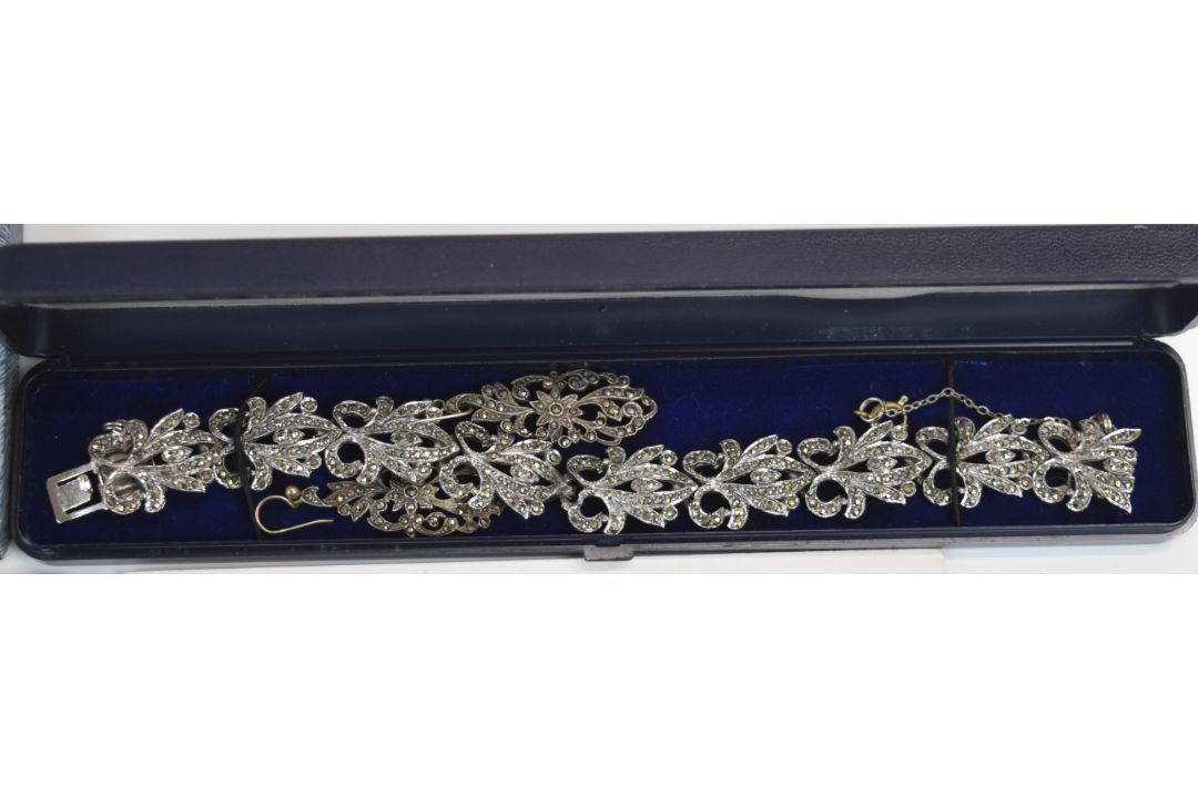 A collection of costume jewellery including faux pearls, marcasite jewellery, watch, coins etc - Image 4 of 9