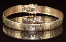 A 9ct gold tricoloured bracelet, 16.4g, 19cm
