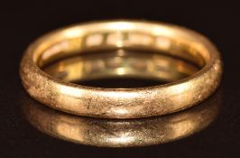 A 22ct gold wedding band / ring, 4.4g, size M