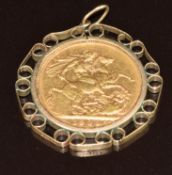 1900 gold full sovereign in 9ct gold mount, 9.9g