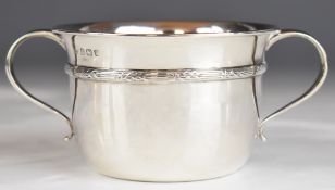George V hallmarked silver twin handled sugar bowl, Birmingham 1916, maker George Unite & Sons,