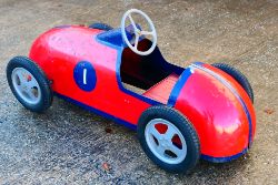 ANTIQUES & COLLECTABLES AUCTION