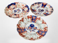 Three 19th century Japanese Imari scalloped edge plates, diameter 21cm.