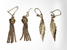 Two pairs of 9ct gold earrings. CONDITION REPORT: 6.4g gross.