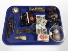 A group of Wills cigarette cards, Parker Victory fountain pen with 14ct gold nib,