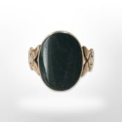 A 14ct yellow gold ring set with bloodstone, size S. CONDITION REPORT: 4.2g.