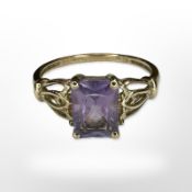 A 9ct yellow gold amethyst ring, size N/O CONDITION REPORT: 1.9g.