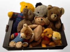 A group of vintage and later teddy bears.