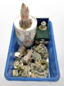 A group of Lilliput Lane cottages and castles, some boxed.