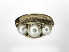 A 9ct gold pearl ring, size J CONDITION REPORT: 3.