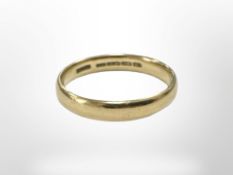 An 18ct gold band ring, size Q CONDITION REPORT: 3.