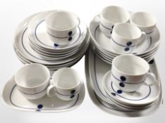 32 pieces of German Arzberg tea and dinner porcelain.