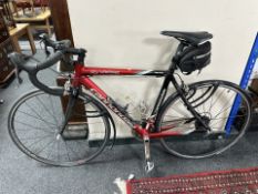 A Cannondale Synapse Triaxial Hourglass gent's road racing bike,