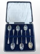 Six silver teaspoons, Birmingham marks 1919. CONDITION REPORT: 32.