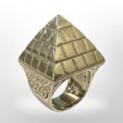 A very large 9ct gold pyramid-shaped ring, size W/X. CONDITION REPORT: 48.