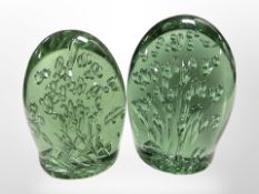 Two Victorian Sunderland glass dumps, with bubble inclusions, tallest 12cm.