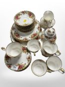 33 pieces of Royal Albert Old Country Roses tea and cabinet china.