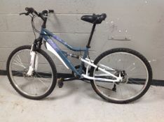 An Apollo Ariana bike, frame 14