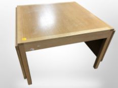 A Danish Fredericia Stolefabrik oak drop-leaf coffee table designed by Borge Mogensen, model 5362,