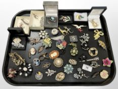 A group of costume jewellery, brooches,
