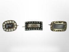 Three gold Georgian memoriam brooches (3)