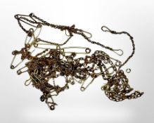 A quantity of yellow gold safety chains, total 10.0g.