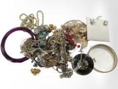 A quantity of costume jewellery