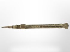 A gold propelling pencil with agate-set finial, length 12cm.