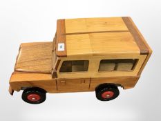 A wooden model of a Land Rover Defender, length 51 cm, width 258 cm, height 28 cm.