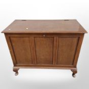 An oak blanket chest,