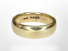 A heavy-gauge 18ct gold band ring, size Q. CONDITION REPORT: 11.