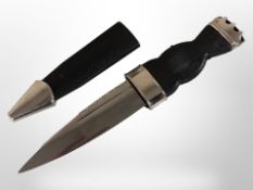 A reproduction Scottish skein dhu in sheath, length 18cm.