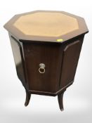 A reproduction mahogany octagonal pedestal drinks table, height 70cm.