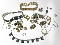 A 9ct gold Celtic knot band ring,