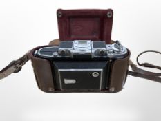 A Zeiss Icon vintage camera with Carl Zeiss lens, F=10,5cm.