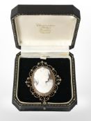 A 9ct gold cameo brooch, length 5.2cm. CONDITION REPORT: 12.4g.