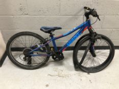A child's Giant bike, 12