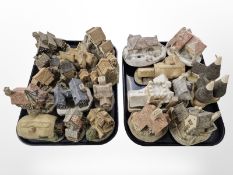 Nineteen David Winter cottage ornaments (Two trays)