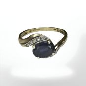 A 9ct gold crossover dress ring, size V CONDITION REPORT: 2.