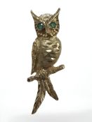 A 9ct gold owl brooch with emerald-set eyes, length 42mm. CONDITION REPORT: 5.
