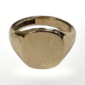A Gent's 9ct yellow gold signet ring, CONDITION REPORT: 8.7g.