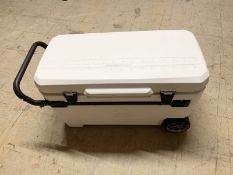 An large Igloo 95 litre insulated cool box/trolley, white finish,