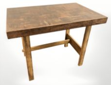 A butcher's block table, 95 cm x 60 cm x 72 cm.