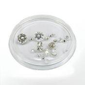 Twenty-two loose diamonds, the largest a brilliant-cut measuring 4.88mm by 3.
