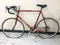 A Giant Peloton 7200 road bike, frame 25.5