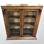 A Victorian mahogany glazed double door bookcase, 116 cm x 32 cm x 129 cm.